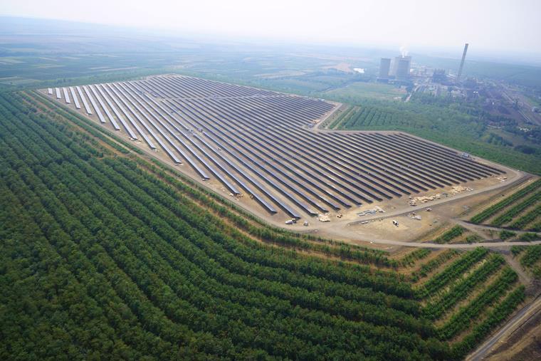Legnagyobb napelem park 16 MW A felhagyott Őzse-völgyi zagytér tetején elhelyezkedő naperőmű az alternatív rekultiváció kiváló példája, hiszen a húsz év