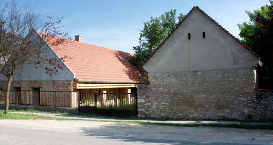 A meglévő épületek közül több gondozatlanul, kihasználatlanul áll, karbantartásra, felújításra várva.
