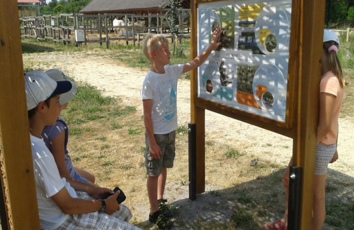 LÁTOGATÓKÖZPONT Bemutató Majorság és Látogatóközpont, Lászlómajor Nyitvatartás: márc. - ápr. 30. máj. - okt.. okt. - nov. 6. nov. 7 - febr. 8. K-P:.00-7.00, Sz.-V.-Ün.: 0.00-8.00 H-P:.00-8.00, Sz.-V.-Ün.: 0.00-8.00 K-V:.