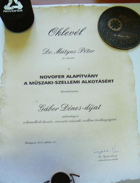 A MOSZ Életműdíj kitüntetettje (1998), a Magyar Gyógyszerész Kamaráért kitüntetés tulajdonosa (2001). A Batthyány-Strattmann László-díjat 2002-ben vehette át.