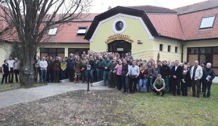 3. ábra: A Sólyomcsalogató résztvevői (fotó: Bagyura János) / Participants of the 'Falco Luring' event 4.