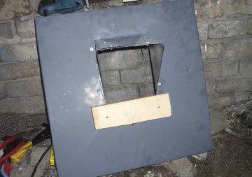 1. ábra: Szerkezetkész berepülőnyílás (fotó: Dr. Klein Ákos) / Custom-made entrance hole 2. ábra: Fényterelő, sötétítő alagút (Dr. Klein Ákos) / Light deflecting tunnel 3.
