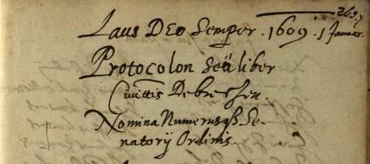 legrégibb meglévő emléke a debreceni szűcsök 1449-ben kelt kiváltságlevele. 10 A városi jegyzőkönyvekben csak 1609-ben történik említés arról, hogy a város iratait az nagy ládában tartották.