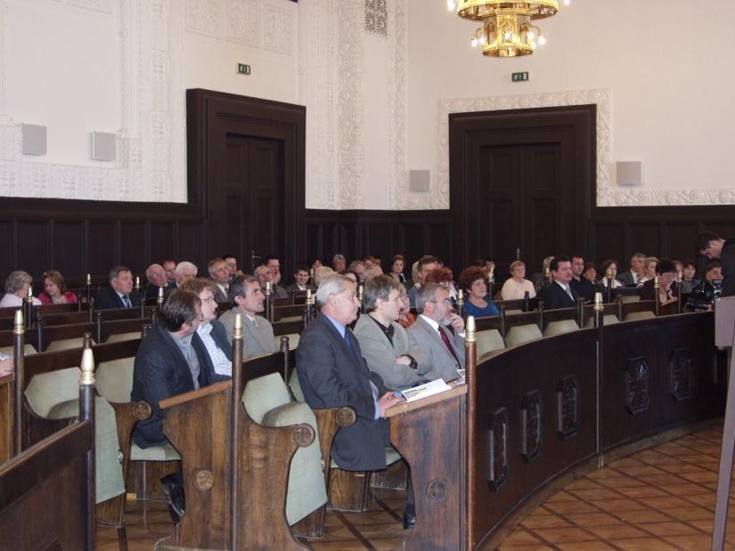 Radics Kálmán: Az állami levéltártól a nemzeti levéltárig levéltártörténeti adalékok tot ápolunk és kölcsönösen segítjük egymás munkáját a Bihari Múzeummal, a Hajdúsági Múzeummal, a Jósa András