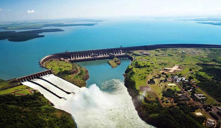 Itaipu gát, Parana folyó Brazília és Paraguay határán lévő Paraná folyón a