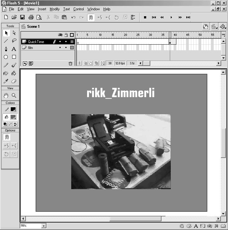 A QuickTime-filmeket ugyan importálhatjuk Flash-be, megváltoztathatjuk azokat, interaktív elemeket rendelhetünk hozzájuk, de
