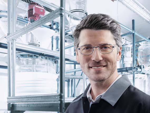 uvex RX ti Titánium keretek A kiváló tulajdonságokkal rendelkező titániumot elsősorban az űriparban és az egészségügyi technológiában alkalmazzák. Titániumkereteket 1983 óta használunk.