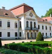 A kripta belső részében találjuk Széchenyi István sírját, ugyanitt alussza örök álmát felesége, valamint szülei is. Továbbutazás a fertődi Esterházy kastélyhoz.