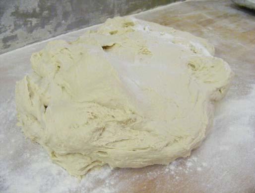 3. A tejes tészta feldolgozása A tésztafeldolgozást végezhetjük kézzel, szakaszos és folytonos működésű feldolgozó gépekkel vagy ezek kombinációjával is.