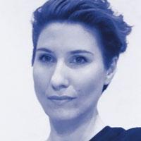 Stomfai Krisztina Viselhető formákat teremteni, addig nem létező lényeket kitalálni, két apró fémdarabot úgy összekötni mintha mindig is egymáséi lettek volna nagyon jó dolog.
