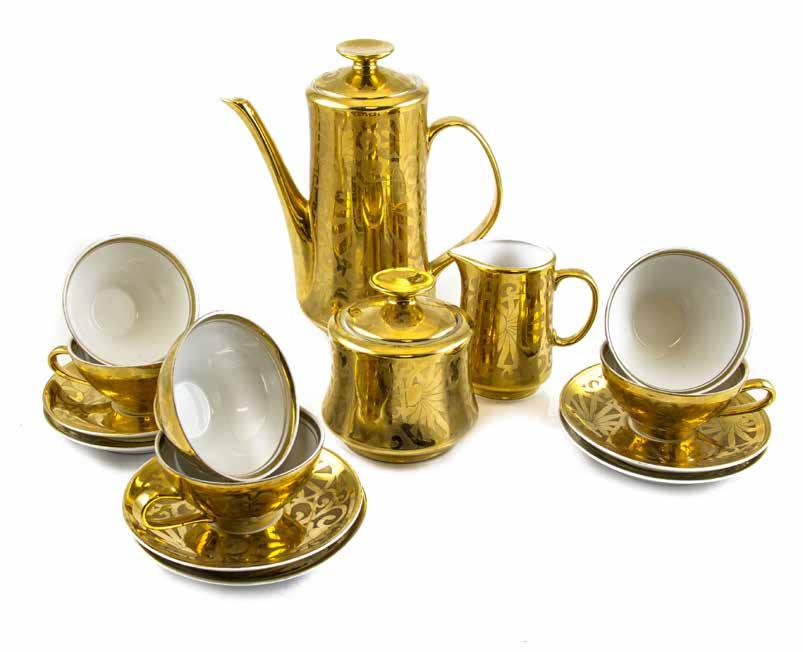 120. tétel TEÁS ÉS KÁVÉS KÉSZLET Ezüstözött porcelán Német, XX. sz.