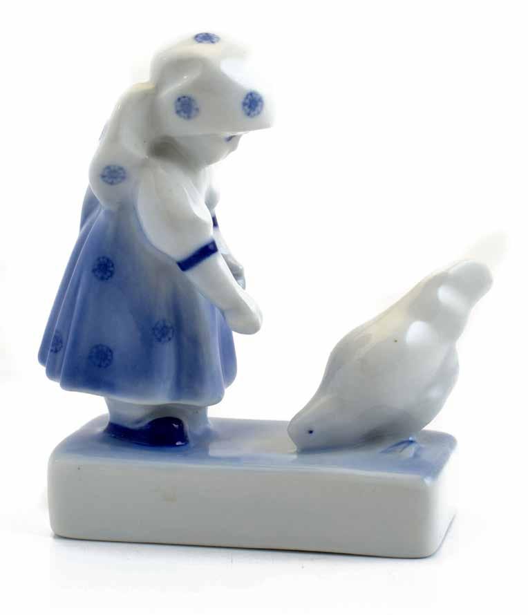 tétel ZSOLNAY FIGURA Kakas tyúkokkal Fehér mázas porcelán Tervező: