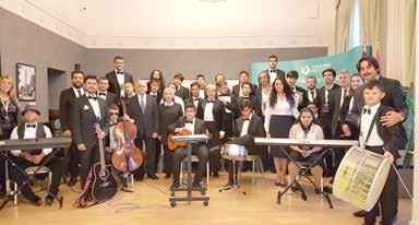 Enstitüsü Müdürü Yakup Gül, bu ülkede yaşayan Türk vatandaşları ve Macarlardan oluşan kalabalık bir seyirci topluluğu katıldı. Koronun kurucusu olan şef Dr.