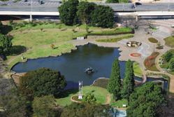 Cím: Maebasi, Ótemacsi 3-16-1 さちの池 A város legrégebbi, 1905-ben épült 前橋公園の さちの池 は parkjában található, a Maebasi park 鶴舞う形の群馬県 をかた egyik