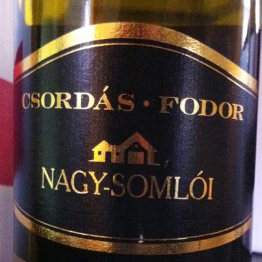 Its nose combines characteristics of stone fruits, walnuts, almonds, hazelnuts, Brazil nuts, and coconut shells. Its bold acidic flavours are elegantly masculine in their briskness. 6 4.5 TOKAJ 690 5.