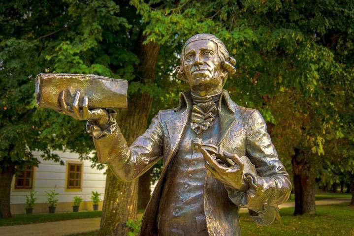 SZŐNYINÉ SZERZŐ KATALIN AZ EGYKORI ESTERHÁZY ARCHÍVUM HAYDN FORRÁSAI AZ ORSZÁGOS SZÉCHÉNYI KÖNYVTÁR ZENEMŰTÁRÁBAN 1 Joseph Haydn Eszterházán (www.zetapress.huhttps://www.google.hu/search?