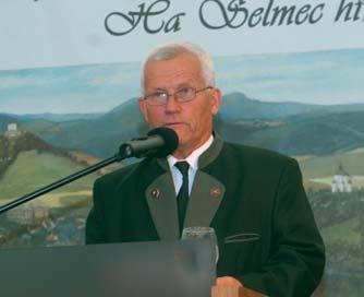 Ez az évszázados hagyomány a politikusoknak is táplálékot jelent. Bizton az reménykedhet a jövõben, aki a múltat megbecsüli.