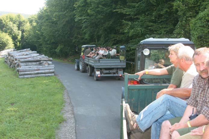 Az Õzbereki forrásnál a hegység keletkezése, geológiája és ezzel összefüggésben a források kerültek megemlítésre, illetve a természetvédelem képviselõje elmondta Õzberek egyik legérdekesebb régészeti