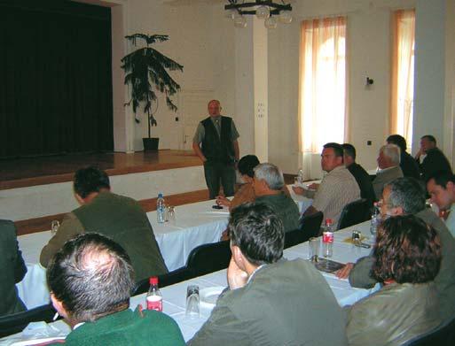 Aprítéktermelési konferencia Tóth Zsolt köszöntôje Ágoston Gyula elõadását tartja André Zoltán elôadása 2009.