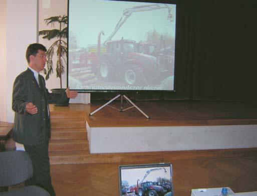 A résztvevõk az Örkényi Szabadidõ Központ (valamikori Pálóczy kastély) reprezentatív épületegyüttesében találkoztak.