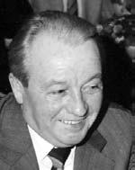 Kovács Péter (1932 2009) 2009. április 27-én vettünk búcsút Veszprémben Kovács Péter erdõmérnöktõl, aki életének 77. évében rövid szenvedés után, váratlanul hunyt el.