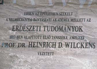 Eljöttünk feltárni és a jelen számára hozzáférhetõvé tenni a múltban született értékeinket, erõsíteni emberi és szakmai összetartozásunkat, fejet hajtani elõdeink teljesítménye elõtt.