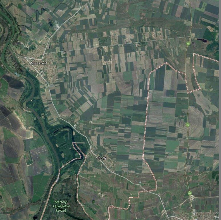 1. kép. A hódmezővásárhelyi É-i elkerülő út (Forrás: GoogleEarthTH) 2. kép. A végcsomóponti több szinti körhíd (Fotó: Kis É.