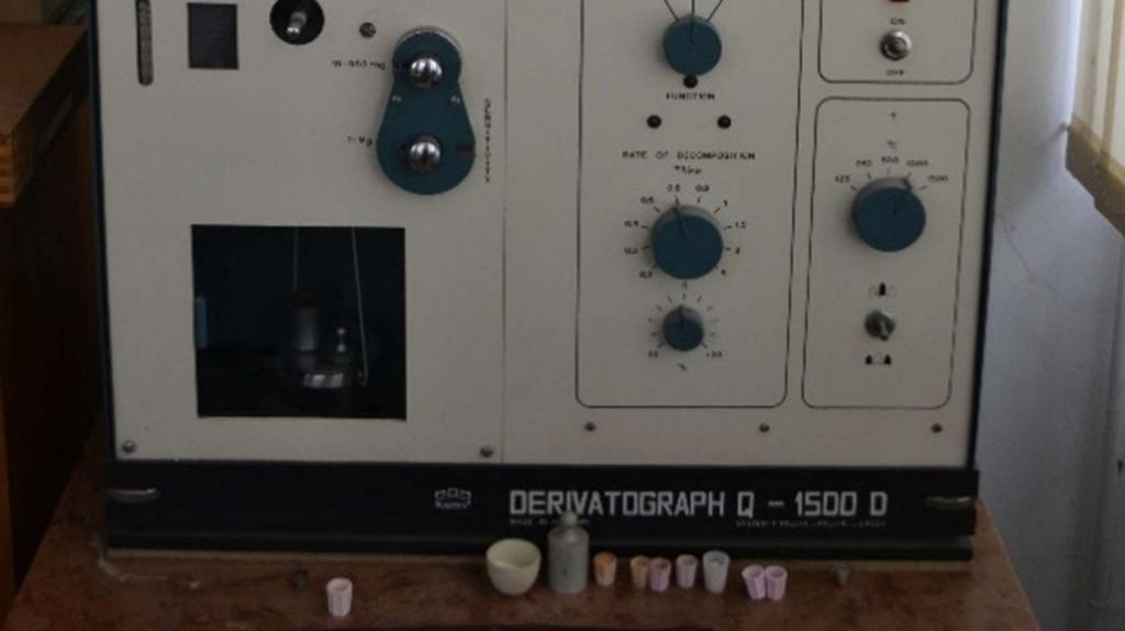 A fenti három görbét, valamint a hőmérséklet (T C) jelet is tartalmazó, mérési idő (t, min) függvényében felvett vizsgálati eredményt derivatogramnak nevezzük.