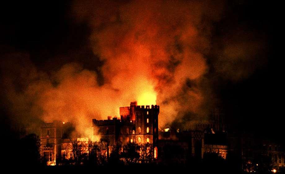 2.1. ábra: Windsori kastély tűzesete [1] Hasonló eset volt a Hampton Court-i kastély tűzesete 1986. március 31-én.