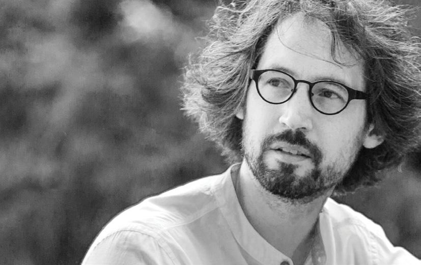 is dolgozik. Tudását Nepálban szerezte a hangtálak autentikus mestereitől és készítőitől. A hangterápia utazás a hangok végtelen birodalmában.