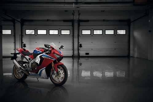 03 04 cbr1000rr fireblade SP2 VERSENYZÉSRE SZÜLETETT. ÉS GYŐZNI ÉRKEZETT!