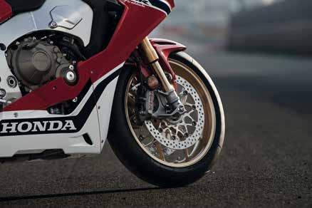 Miként az RC213V-S, a Fireblade SP is színes, folyadékkristályos (TFT) műszeregységet kapott, ami gyorsan áttekinthető, logikus formában tárja adatait a vezető elé.