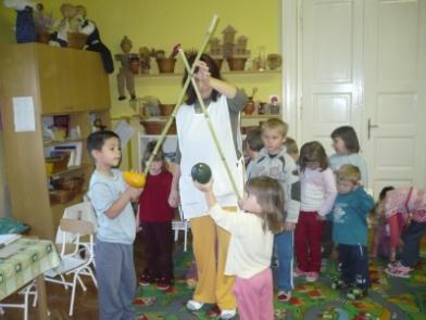 a szerszámtárolóba.