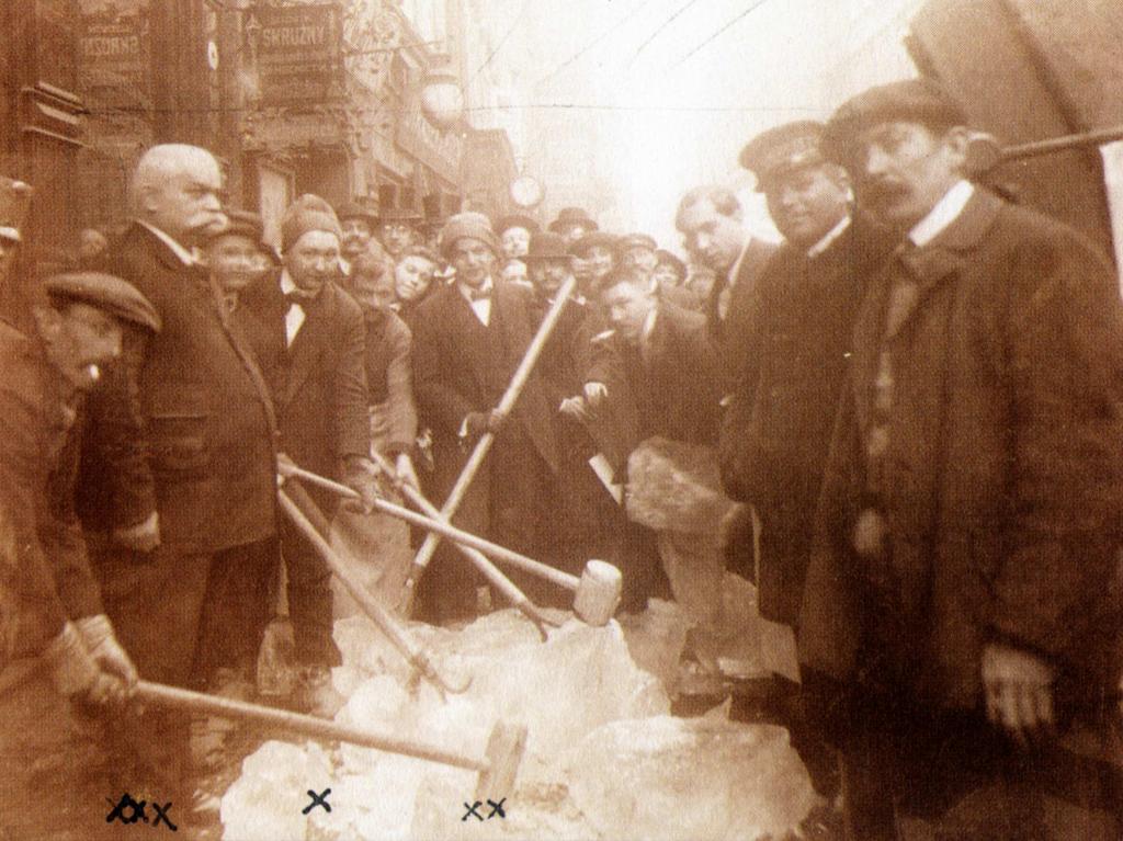 Balról jobbra: Vilém Foerster, Bogdan Šolaja, Jaroslav Hašek, Eduard Drobílek (Forrás: Richard Hašek archívuma) Brejška