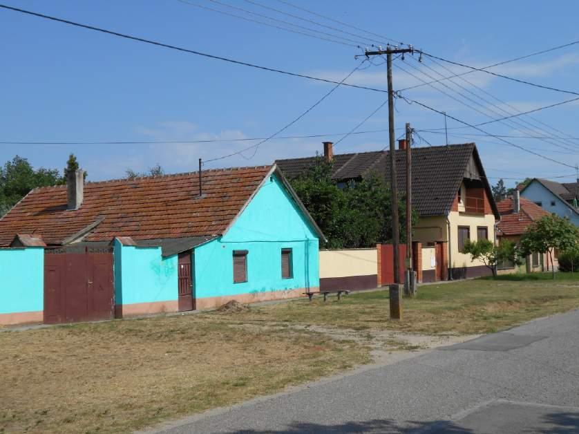 Egy élénk színnel kiemelt épületrész is lehet szép az összhatás tekintetében.