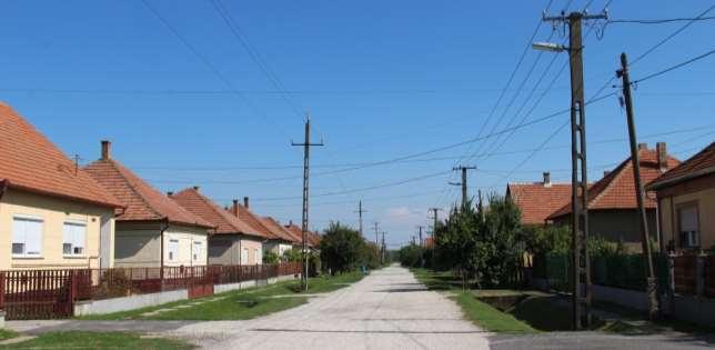 A szabályos és szinte egyforma telkek szerkezetétől csak a temető, a sportterület és a közintézmények telkei mutatnak eltérést, de azok is csak a telekméret tekintetében.