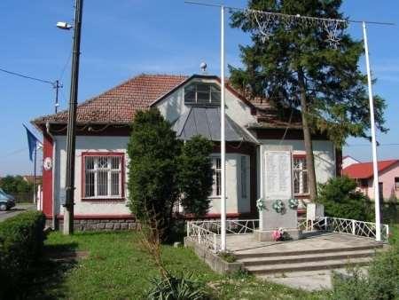 A KÖZSÉG HÁZA