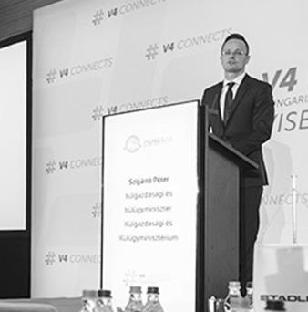 szakemberei, valamint külföldi vasúttársaságok képviselői tartottak előadásokat.