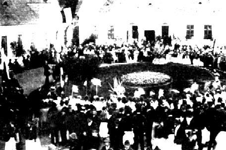 juniálesy, a tiež hostiny. 8. júna 1896 sa konali pompézne sprievody s korunovačnými insígniami a slávnostný pochod.