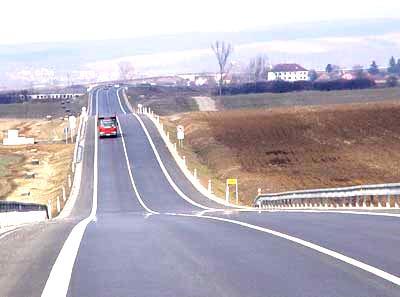 Nahradil cestu I/50 prechádzajúcu cez Tornaľu.