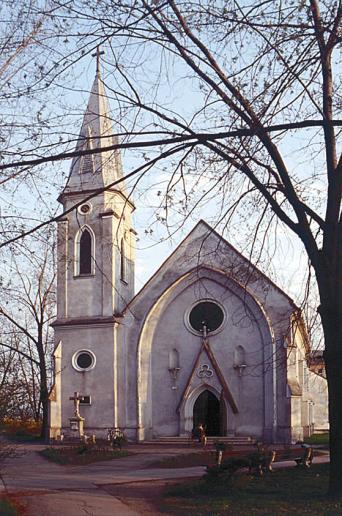 Obr. 37 Kostol Božského Srdca, Foto: Portrét s.r.o. Obr. 38 Posviacka zvonov z r. 1932 Cirkev usporiadala pompézne oslavy s týmto cieľom.