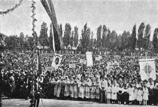 BUNJEVCI Središnja proslava 250. godina doseljenja Bunjevaca 1936. u Subotici Miroljub; u Čonoplji Bunjevačka kasina), izdavanje novina (Subotičke novine /1921.-23.; 1929.-1941.