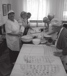 4 november 2010 Var vareška var Na novembrovom stretnutí Klubu gazdiniek a záhradkárov varili tradičné čabianske halušky.