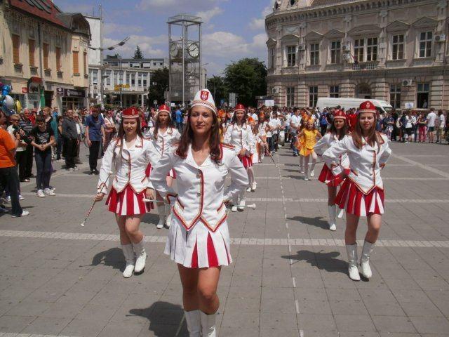 У свечаној сали школе 26. априла је одржано научно-популарно предавање Природна средства одрживе технологије о резултатима постигнутим у привређивању применом зелене биотехнологије.
