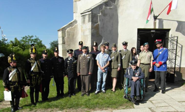 Członkowie Grupy Rekonstrukcji Historycznej Legionu Wysockiego na Węgrzech