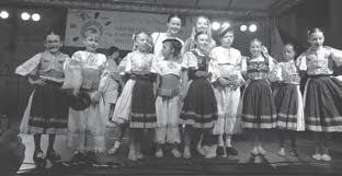 254 Slovenský SVETOVÝ KALENDÁR Vystúpenie na Barking Folk Festivale v júni 2016 Východný Londýn sa po prvýkrát predstavili slovenskému publiku v Dulovciach na