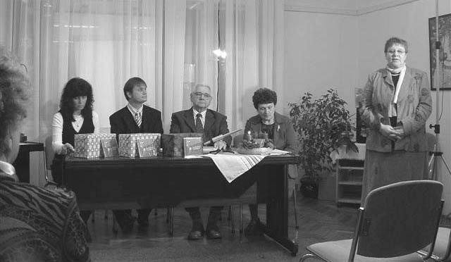 2 Èabän december 2006 Rozprávky z Alberta na CD platni 4. decembra priniesol Mikuláš Spolku segedínskych Slovákov Èabanom vzácny a pekný darèek, na ktorý môžeme by právom pyšní.