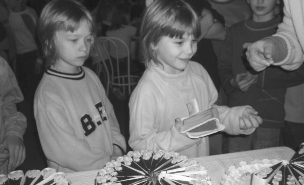 december 2006 Èabän 7 Krátke správy zo slovenskej školy Èo sa u nás udialo v novembri a decembri V druhej polovici novembra praskala budova školy vo švíkoch. 15.