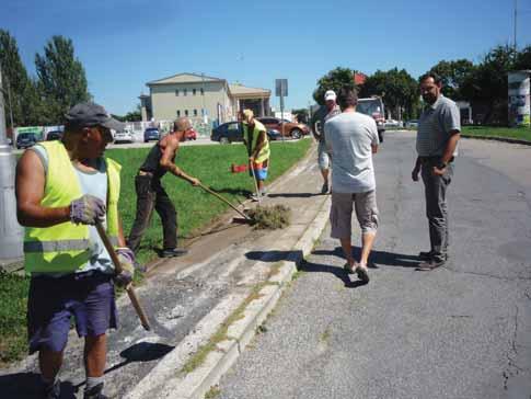 A karbantartás keretében több mint 50 alacsonyköltségű parkolóhelyet alakítottak ki. A városi hivatal közügyi szolgáltatások főosztálya májustól fokozatosan felújítja a járdákat.