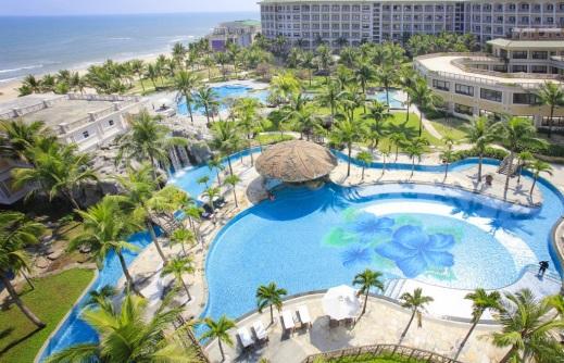 OLALANI RESORT AND CONDOTEL 5* A hotel a Non Nouc Strandon található, melyet a Forbes magazin a világ 6 legszebb strandja közé beválasztott. Olalani egy luxus, Hawaii stílust tükröző hotel.